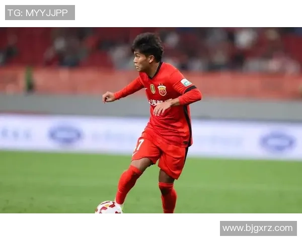 20号球星闪耀绿茵场带领球队逆转豪强再现经典之战 20号球星闪耀绿茵场带领球队逆转豪强再现经典之战