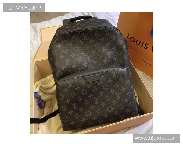 LV经典足球包闪耀球星场外风采引领时尚运动生活新风潮 LV经典足球包闪耀球星场外风采引领时尚运动生活新风潮