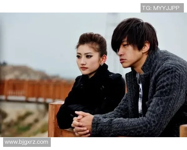 《足球巨星与歌坛天后相遇命运交织的爱情故事》 《足球巨星与歌坛天后相遇命运交织的爱情故事》