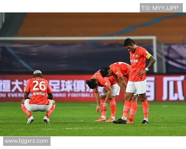 以上港足球球星为核心讲述球队拼搏精神与辉煌征程 以上港足球球星为核心讲述球队拼搏精神与辉煌征程