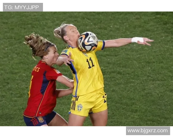 依布拉希莫维奇:足球传奇背后的奋斗与荣耀历程 依布拉希莫维奇:足球传奇背后的奋斗与荣耀历程