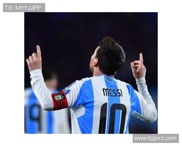 全球足坛传奇球星：从梅西到C罗的时代对决与荣耀瞬间