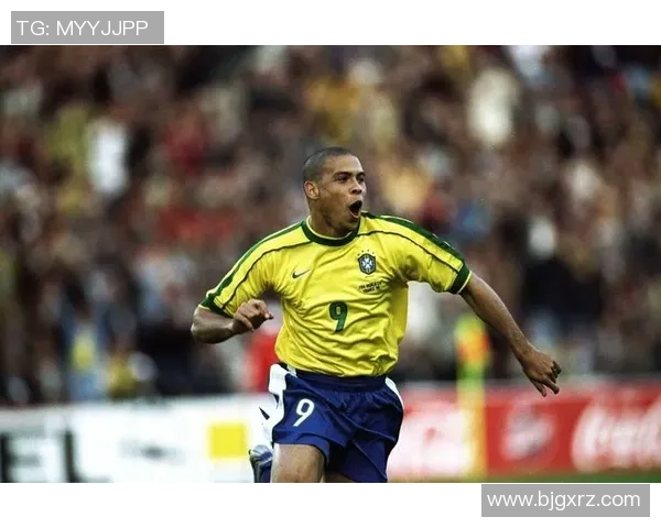 全球足球场十大传奇球星盘点及其辉煌成就分析 全球足球场十大传奇球星盘点及其辉煌成就分析