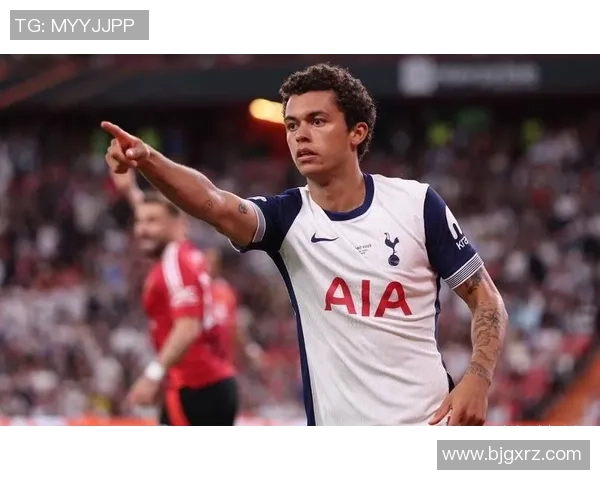 最伟大足球球星评论员的独特视角与精彩解读助力球迷全面解析赛事内幕 最伟大足球球星评论员的独特视角与精彩解读助力球迷全面解析赛事内幕